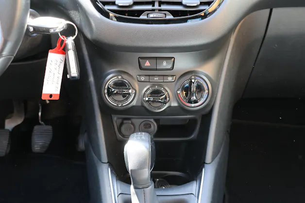Peugeot 208 1.2 PureTech Signature S/S