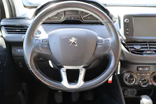 Peugeot 208 1.2 PureTech Signature S/S
