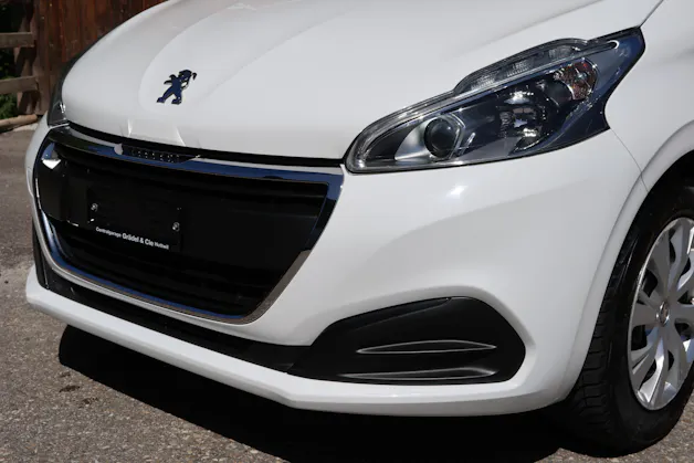 Peugeot 208 1.2 PureTech Signature S/S