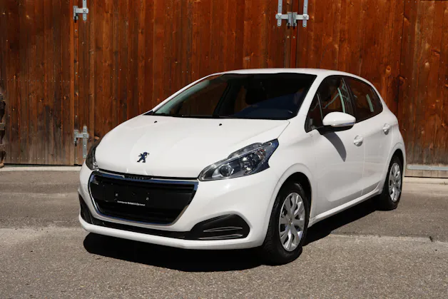 Peugeot 208 1.2 PureTech Signature S/S