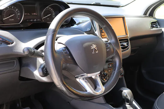 Peugeot 208 1.2 PureTech Signature S/S