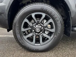 Toyota Hilux 2.8d MHEV Invincible Double Cab 4x4