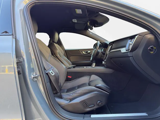 Volvo V60 B5 Bezin Mild Hybrid AWD R-Design Geartronic