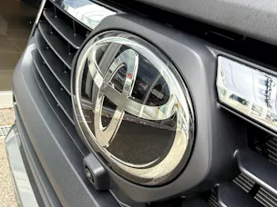 Toyota Hilux 2.8d MHEV Invincible Double Cab 4x4