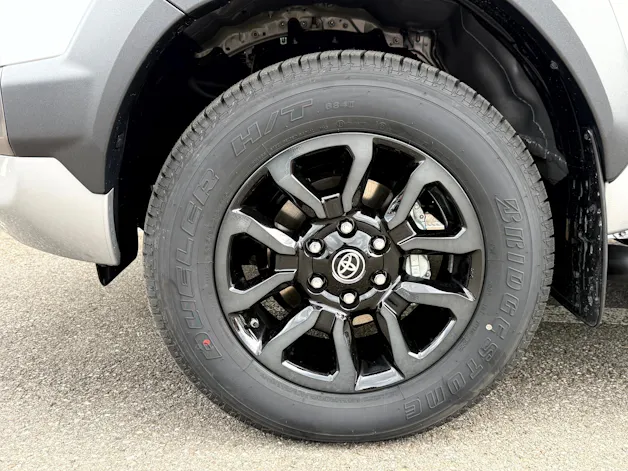 Toyota Hilux 2.8d MHEV Invincible Double Cab 4x4