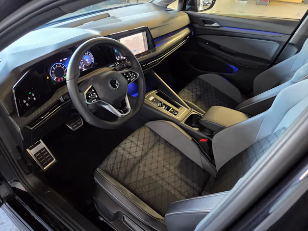 VW Golf VIII 1.5 eTSI R-Line DSG