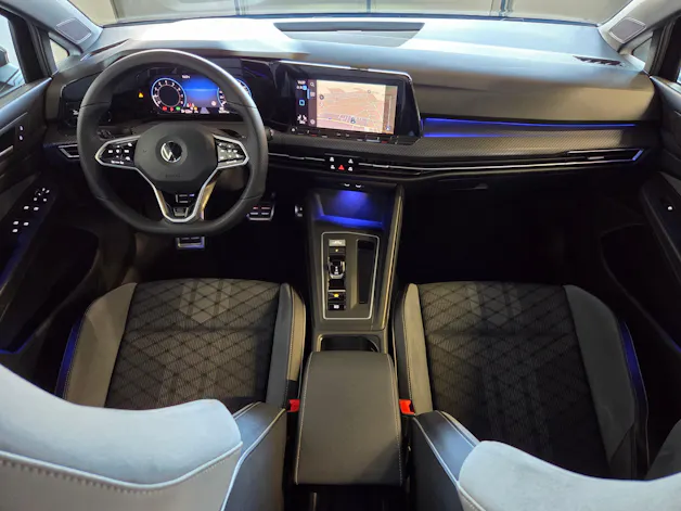VW Golf VIII 1.5 eTSI R-Line DSG