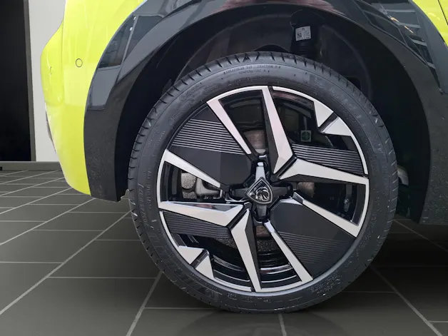 Peugeot 208 NEW Elektrik 115kW GT