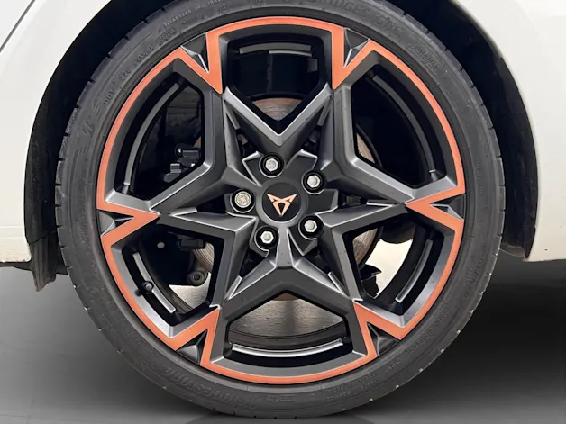 Cupra Leon ST 2.0 TSI 333PS VZ 4Drive