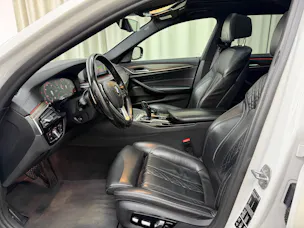 BMW 540i xDrive Touring Luxury Line Steptronic