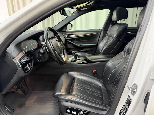 BMW 540i xDrive Touring Luxury Line Steptronic