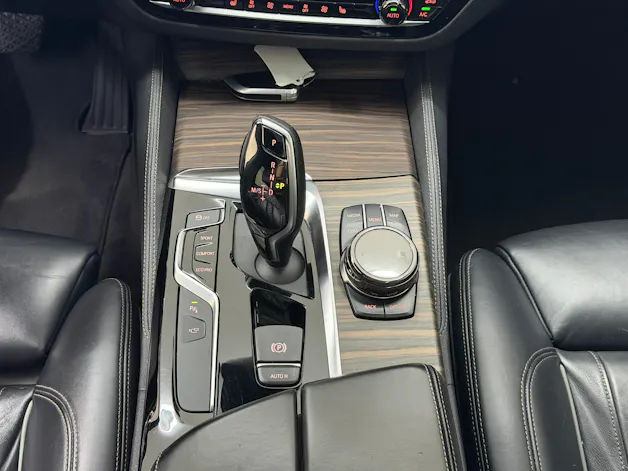 BMW 540i xDrive Touring Luxury Line Steptronic