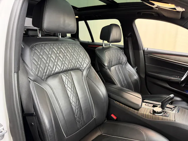 BMW 540i xDrive Touring Luxury Line Steptronic