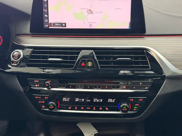 BMW 540i xDrive Touring Luxury Line Steptronic