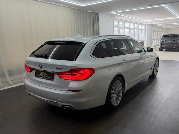 BMW 540i xDrive Touring Luxury Line Steptronic