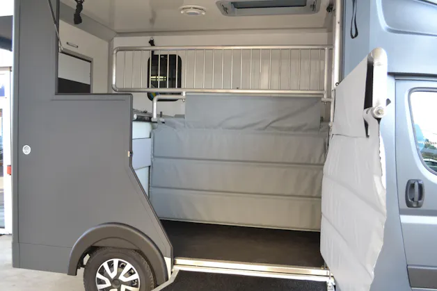 Peugeot Pferdetransport MSG Superlight Plus