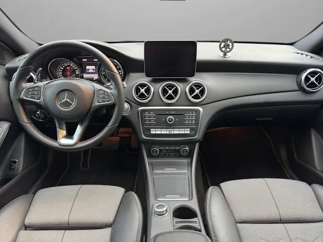 Mercedes-Benz GLA 200 d Swiss Star Edition Style 4Matic 7G-DCT