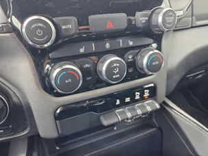 DODGE Ram 1500 3.6 V6 4x4 Bighorn 305PS / 3.4T AHK