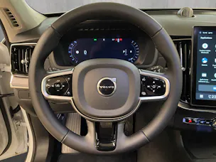 Volvo XC90 B5 Benzin Mild Hybrid AWD Ultra Dark Geartronic