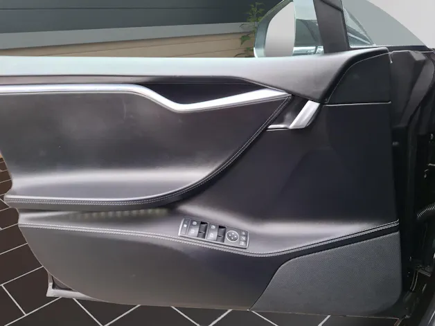 Tesla Model S 90 D