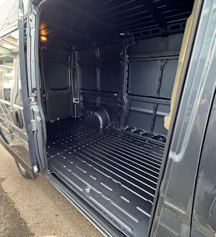 Peugeot Boxer 2.2 HDI 335 L2H2 EAT8