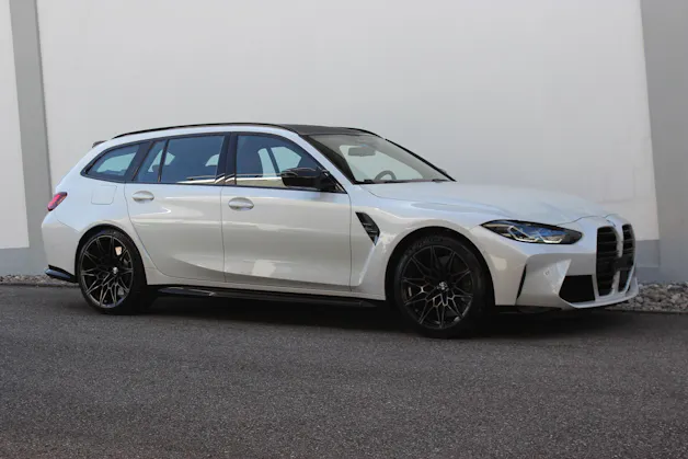 BMW M3 Competition M xDrive Touring Individual *MINERALWEISS*