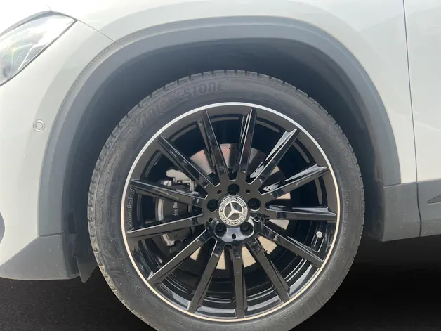 Mercedes-Benz GLA 250 4Matic AMG Line 8G-DCT