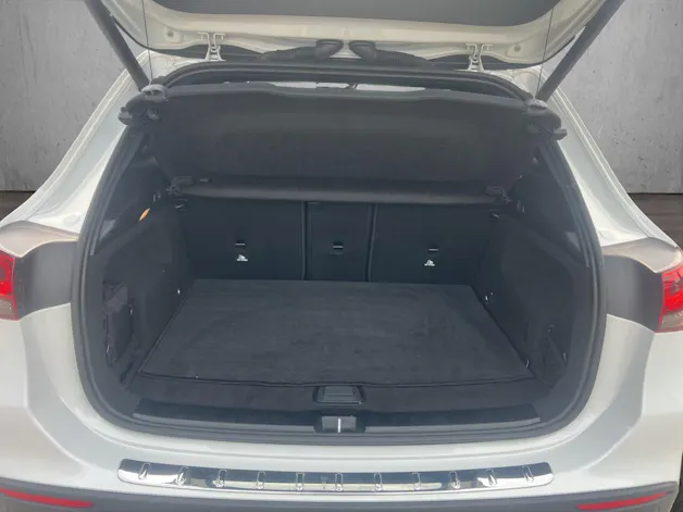 Mercedes-Benz GLA 250 4Matic AMG Line 8G-DCT