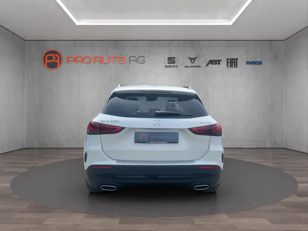 Mercedes-Benz GLA 250 4Matic AMG Line 8G-DCT