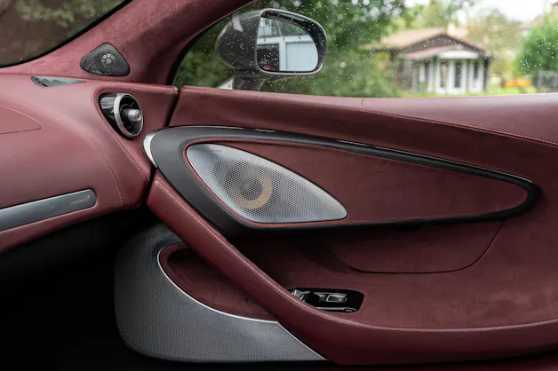McLaren GT