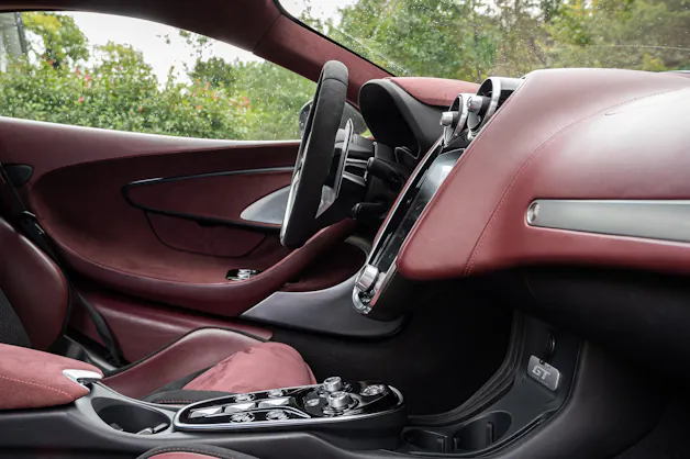 McLaren GT