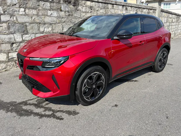 Alfa Romeo Junior 1.2 48V Hybrid Q4 Sport Sky