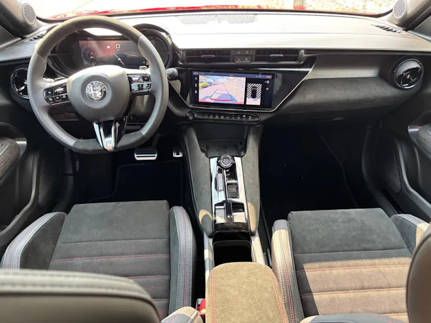 Alfa Romeo Junior 1.2 48V Hybrid Q4 Sport Sky