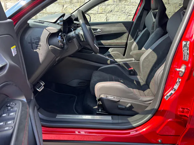 Alfa Romeo Junior 1.2 48V Hybrid Q4 Sport Sky