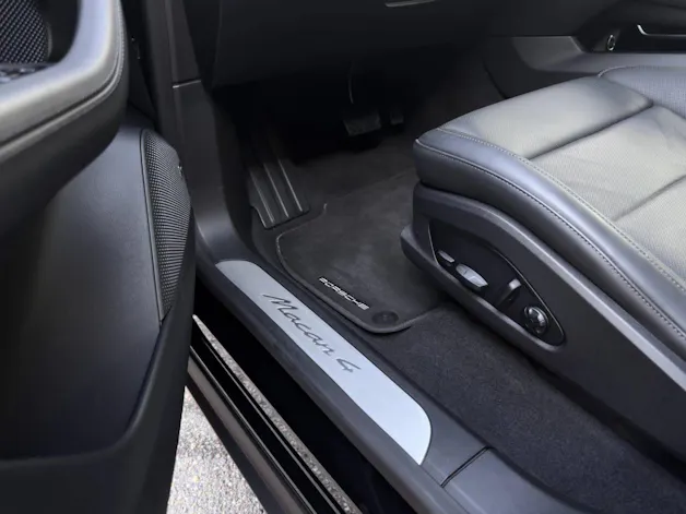 Porsche Macan 4