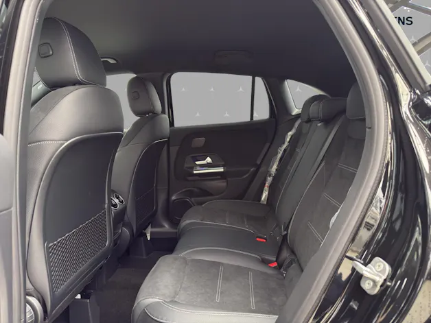 Mercedes-Benz GLA 200 - AMG / DISTRONIC / 360 Grad Kamera / Soundsystem