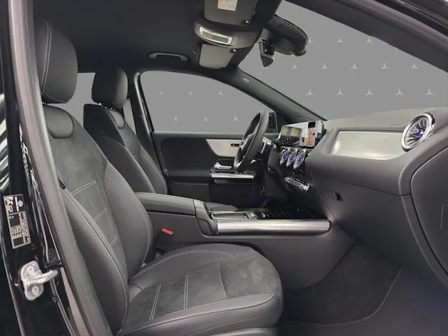 Mercedes-Benz GLA 200 - AMG / DISTRONIC / 360 Grad Kamera / Soundsystem