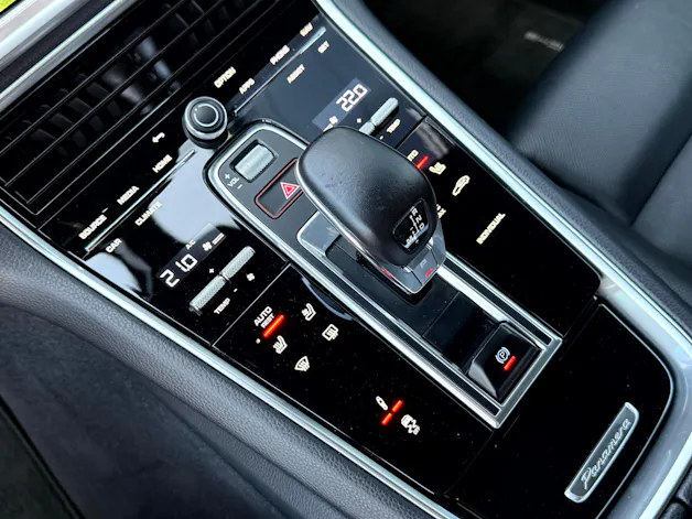 Porsche Panamera 4 E-Hybrid Sport Turismo pack black Platinum Edition PDK