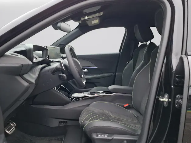Peugeot 2008 NEW 1.2 145 MHEV GT