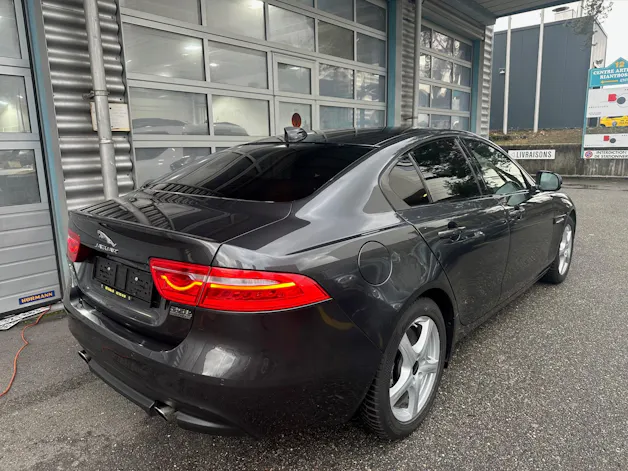 Jaguar XE 25t 2.0 Prestige AWD Automatic