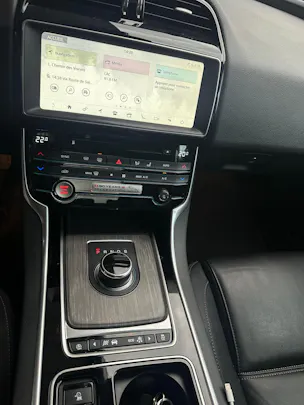 Jaguar XE 25t 2.0 Prestige AWD Automatic