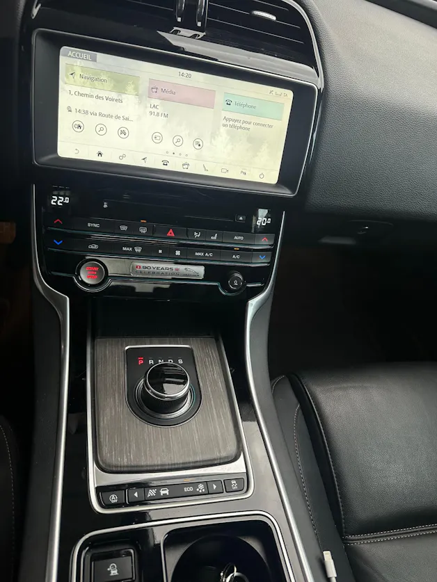 Jaguar XE 25t 2.0 Prestige AWD Automatic