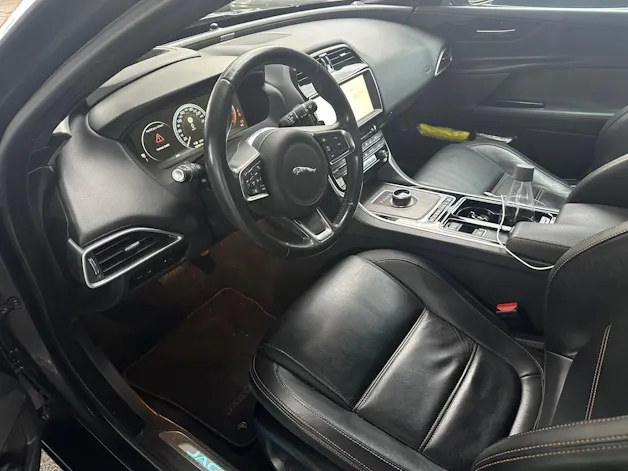 Jaguar XE 25t 2.0 Prestige AWD Automatic