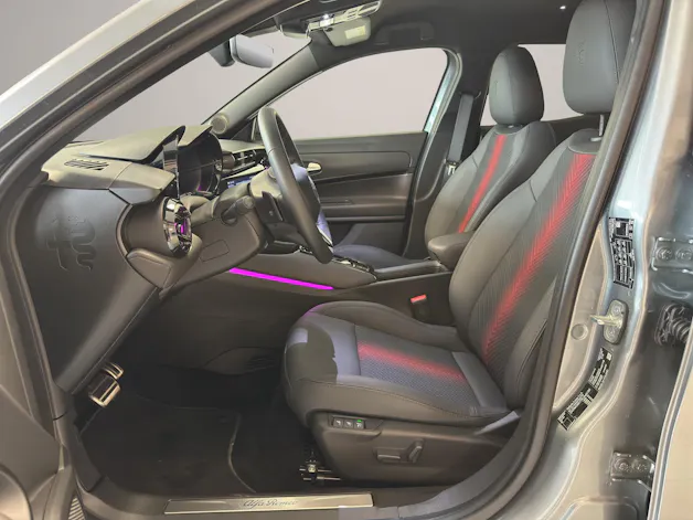 Alfa Romeo Junior 1.2 48V Hybrid Q4
