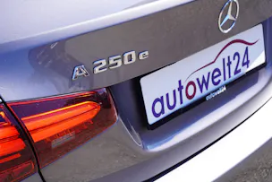 Mercedes-Benz A 250 e 8G-DCT AMG-LINE