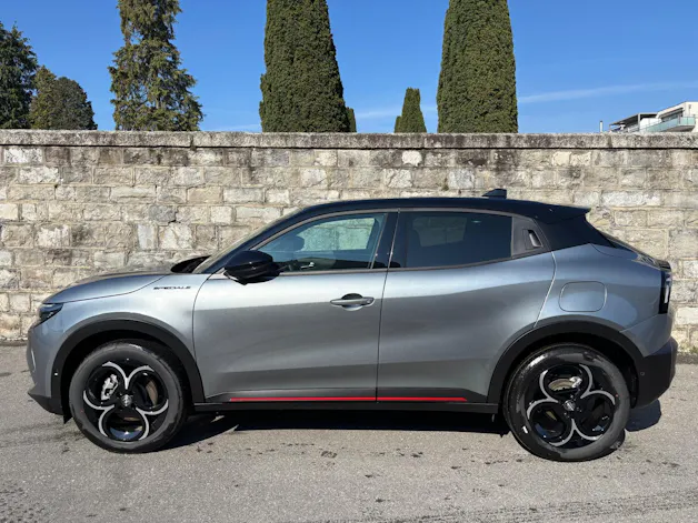 Alfa Romeo Junior 1.2 48V Hybrid Speciale