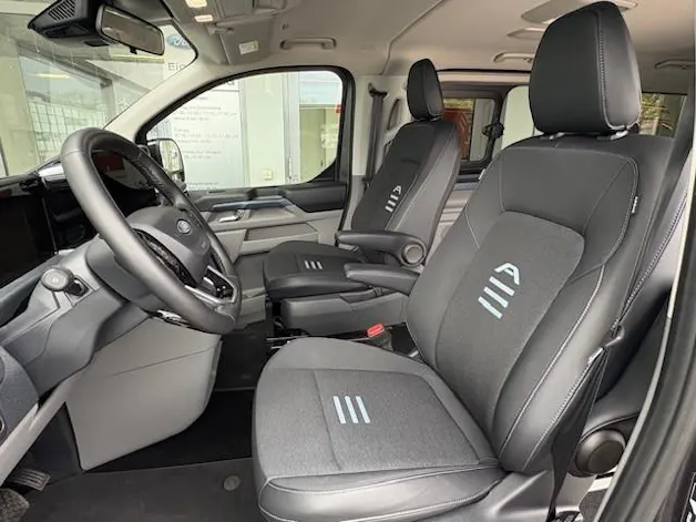 Ford Tourneo Bus 320 L2H1 Active Automat 4x4