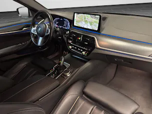BMW 530e xDrive paddles