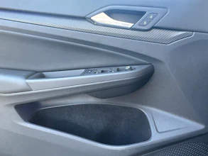 https://vehicle.imgix.net/4272447/8daea9d7-0ad8-4c9e-8193-4c29bb4c9d70.jpg