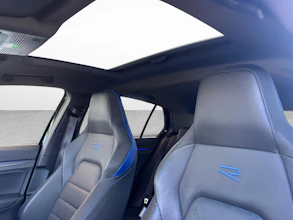 https://vehicle.imgix.net/4272447/e3182683-c490-4b1f-ab4e-87a6a5e740a5.jpg